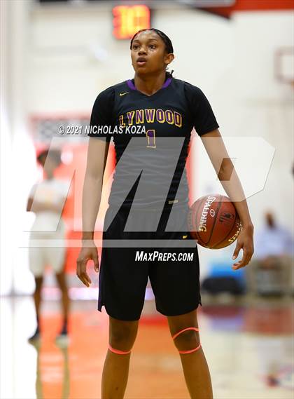 Thumbnail 1 in Lynwood vs. Etiwanda (CIF State 1-AA Regional Final) photogallery.