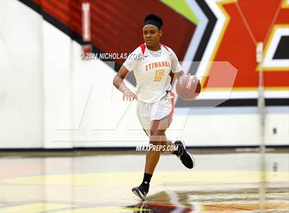 Thumbnail 2 in Lynwood vs. Etiwanda (CIF State 1-AA Regional Final) photogallery.