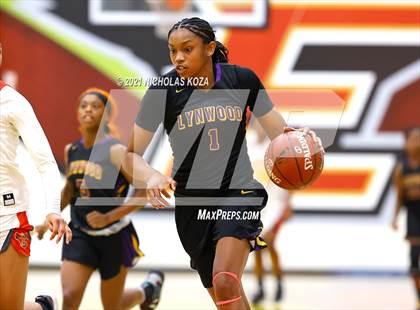 Thumbnail 3 in Lynwood vs. Etiwanda (CIF State 1-AA Regional Final) photogallery.