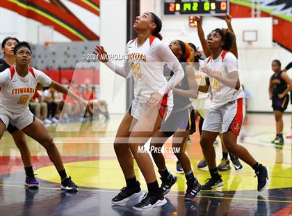 Thumbnail 1 in Lynwood vs. Etiwanda (CIF State 1-AA Regional Final) photogallery.