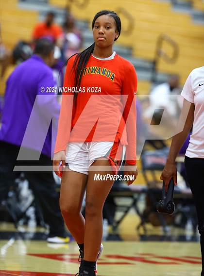 Thumbnail 2 in Lynwood vs. Etiwanda (CIF State 1-AA Regional Final) photogallery.