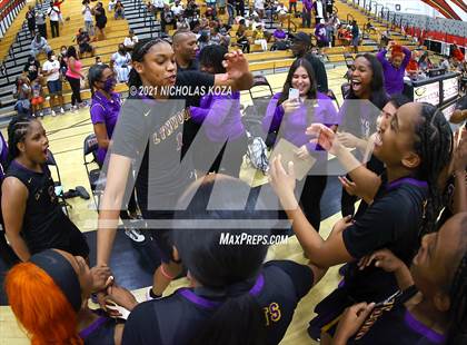 Thumbnail 3 in Lynwood vs. Etiwanda (CIF State 1-AA Regional Final) photogallery.