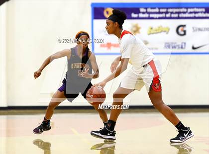 Thumbnail 2 in Lynwood vs. Etiwanda (CIF State 1-AA Regional Final) photogallery.