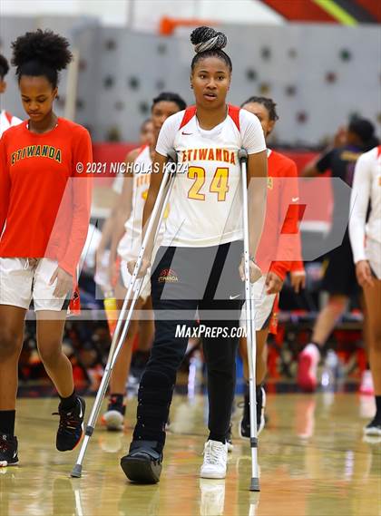 Thumbnail 1 in Lynwood vs. Etiwanda (CIF State 1-AA Regional Final) photogallery.