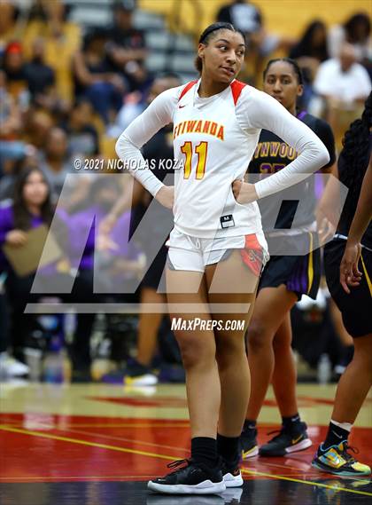 Thumbnail 3 in Lynwood vs. Etiwanda (CIF State 1-AA Regional Final) photogallery.