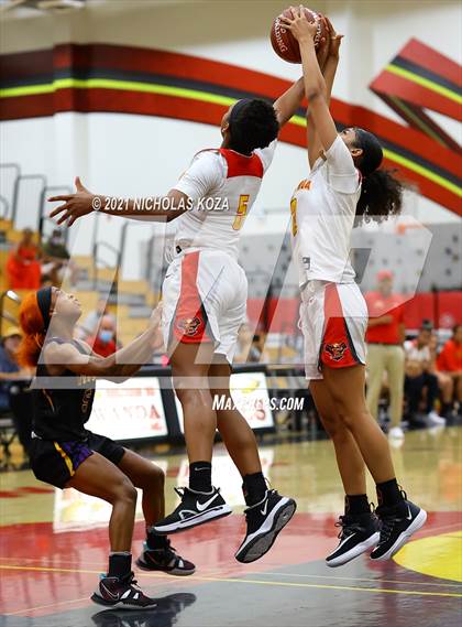 Thumbnail 2 in Lynwood vs. Etiwanda (CIF State 1-AA Regional Final) photogallery.