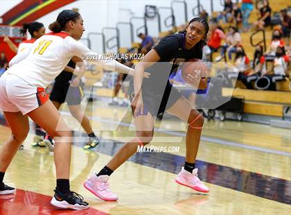 Thumbnail 3 in Lynwood vs. Etiwanda (CIF State 1-AA Regional Final) photogallery.