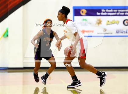 Thumbnail 3 in Lynwood vs. Etiwanda (CIF State 1-AA Regional Final) photogallery.