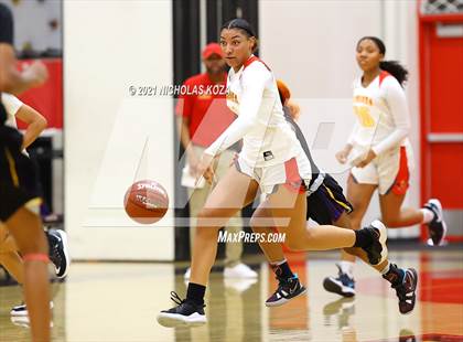 Thumbnail 3 in Lynwood vs. Etiwanda (CIF State 1-AA Regional Final) photogallery.
