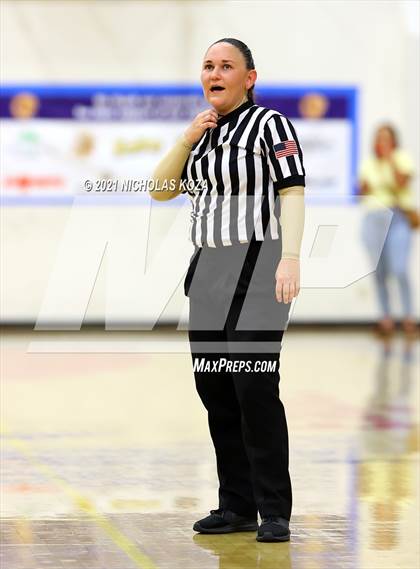 Thumbnail 3 in Lynwood vs. Etiwanda (CIF State 1-AA Regional Final) photogallery.