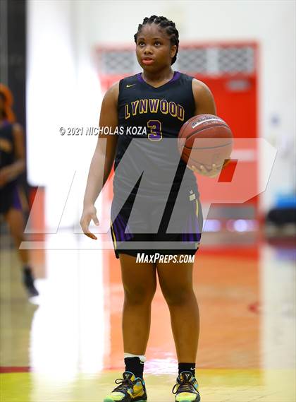 Thumbnail 3 in Lynwood vs. Etiwanda (CIF State 1-AA Regional Final) photogallery.