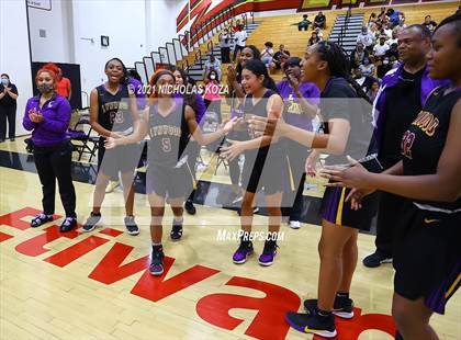 Thumbnail 2 in Lynwood vs. Etiwanda (CIF State 1-AA Regional Final) photogallery.