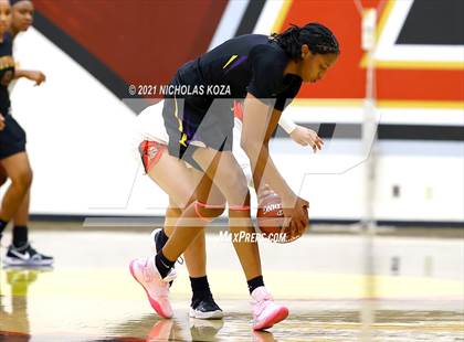 Thumbnail 1 in Lynwood vs. Etiwanda (CIF State 1-AA Regional Final) photogallery.