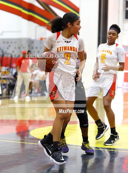 Thumbnail 1 in Lynwood vs. Etiwanda (CIF State 1-AA Regional Final) photogallery.
