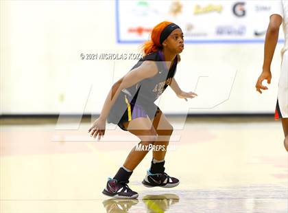 Thumbnail 1 in Lynwood vs. Etiwanda (CIF State 1-AA Regional Final) photogallery.
