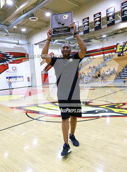 Thumbnail 2 in Lynwood vs. Etiwanda (CIF State 1-AA Regional Final) photogallery.