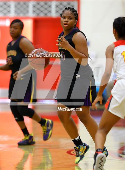 Thumbnail 2 in Lynwood vs. Etiwanda (CIF State 1-AA Regional Final) photogallery.