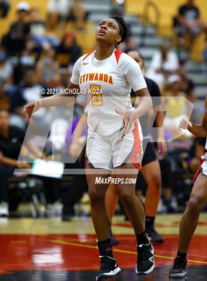 Thumbnail 1 in Lynwood vs. Etiwanda (CIF State 1-AA Regional Final) photogallery.