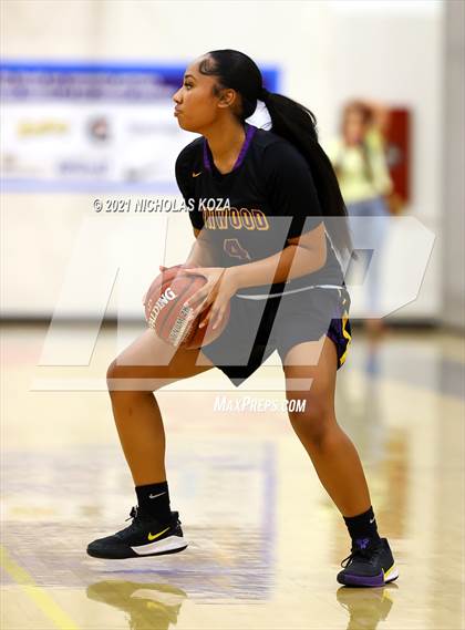 Thumbnail 3 in Lynwood vs. Etiwanda (CIF State 1-AA Regional Final) photogallery.