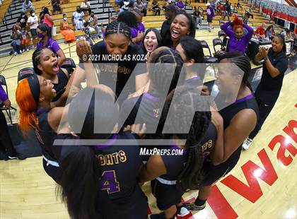 Thumbnail 2 in Lynwood vs. Etiwanda (CIF State 1-AA Regional Final) photogallery.