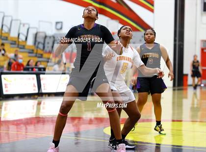 Thumbnail 2 in Lynwood vs. Etiwanda (CIF State 1-AA Regional Final) photogallery.