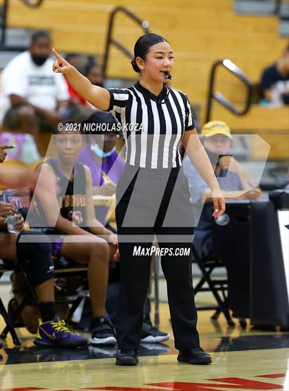 Thumbnail 1 in Lynwood vs. Etiwanda (CIF State 1-AA Regional Final) photogallery.