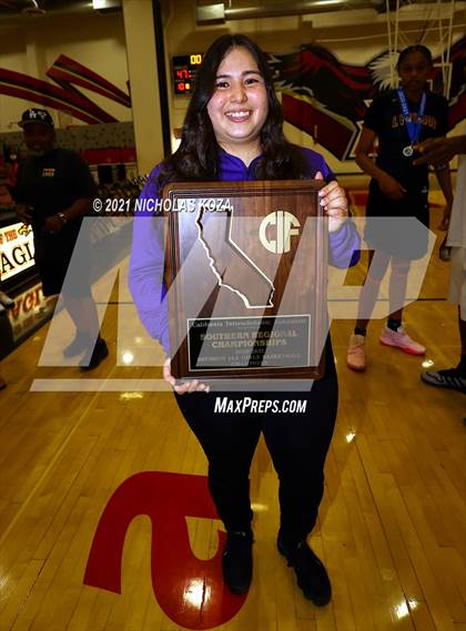 Thumbnail 3 in Lynwood vs. Etiwanda (CIF State 1-AA Regional Final) photogallery.