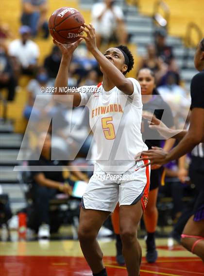 Thumbnail 3 in Lynwood vs. Etiwanda (CIF State 1-AA Regional Final) photogallery.