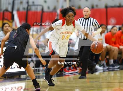 Thumbnail 3 in Lynwood vs. Etiwanda (CIF State 1-AA Regional Final) photogallery.