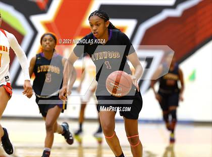 Thumbnail 1 in Lynwood vs. Etiwanda (CIF State 1-AA Regional Final) photogallery.