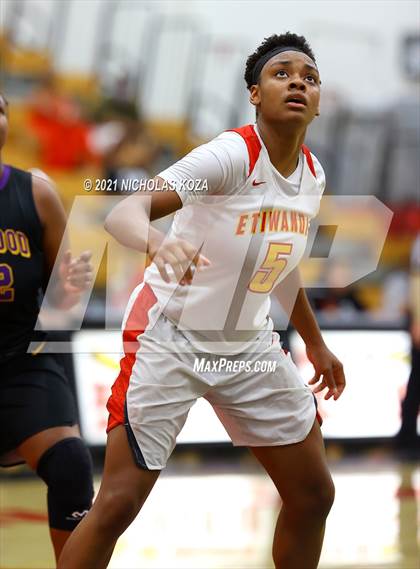 Thumbnail 1 in Lynwood vs. Etiwanda (CIF State 1-AA Regional Final) photogallery.