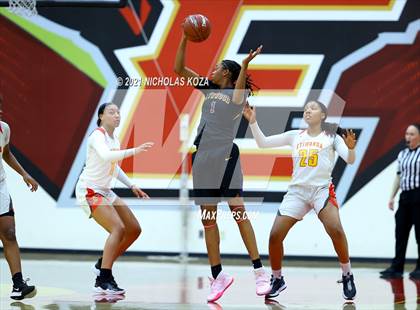 Thumbnail 1 in Lynwood vs. Etiwanda (CIF State 1-AA Regional Final) photogallery.