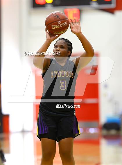 Thumbnail 2 in Lynwood vs. Etiwanda (CIF State 1-AA Regional Final) photogallery.