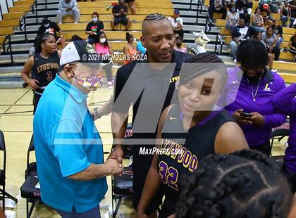 Thumbnail 2 in Lynwood vs. Etiwanda (CIF State 1-AA Regional Final) photogallery.