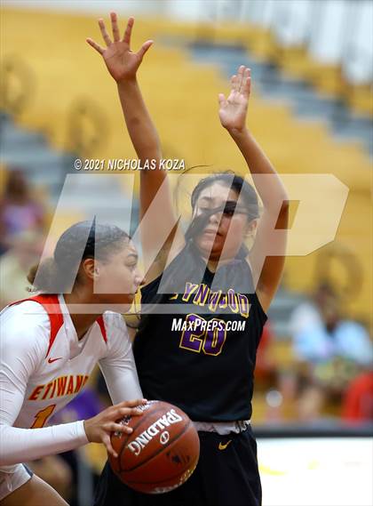 Thumbnail 1 in Lynwood vs. Etiwanda (CIF State 1-AA Regional Final) photogallery.