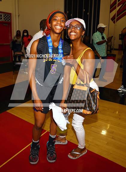 Thumbnail 2 in Lynwood vs. Etiwanda (CIF State 1-AA Regional Final) photogallery.