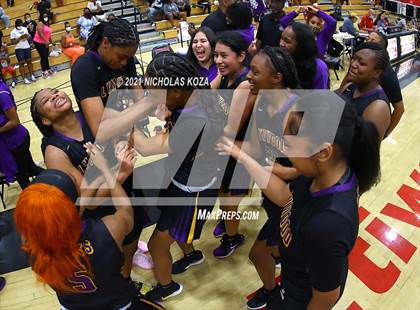 Thumbnail 1 in Lynwood vs. Etiwanda (CIF State 1-AA Regional Final) photogallery.