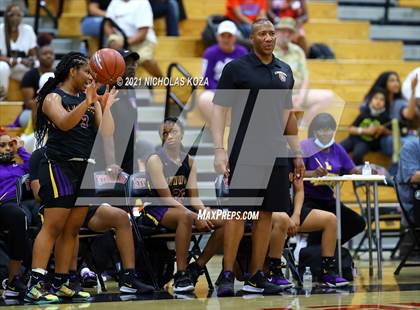 Thumbnail 1 in Lynwood vs. Etiwanda (CIF State 1-AA Regional Final) photogallery.