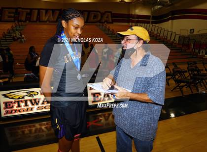 Thumbnail 3 in Lynwood vs. Etiwanda (CIF State 1-AA Regional Final) photogallery.