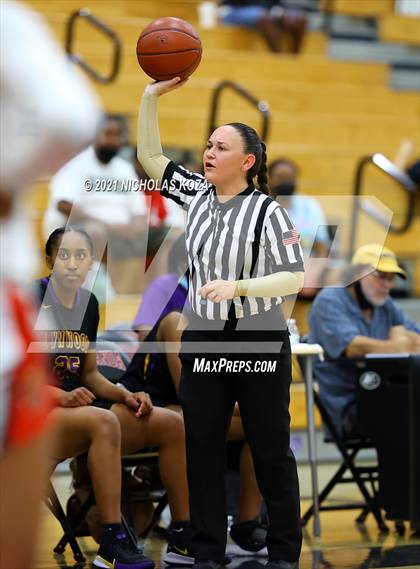 Thumbnail 1 in Lynwood vs. Etiwanda (CIF State 1-AA Regional Final) photogallery.