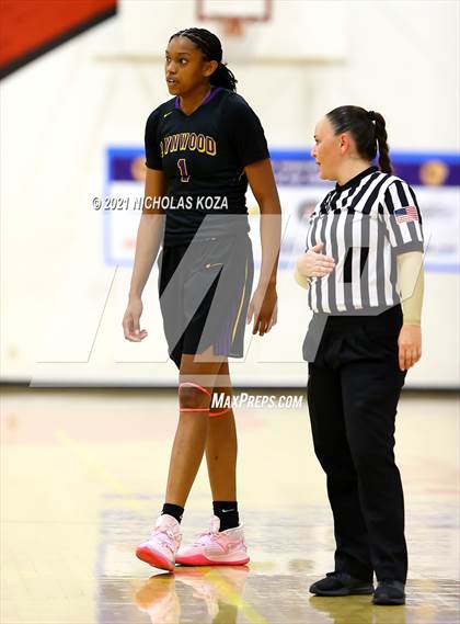 Thumbnail 3 in Lynwood vs. Etiwanda (CIF State 1-AA Regional Final) photogallery.