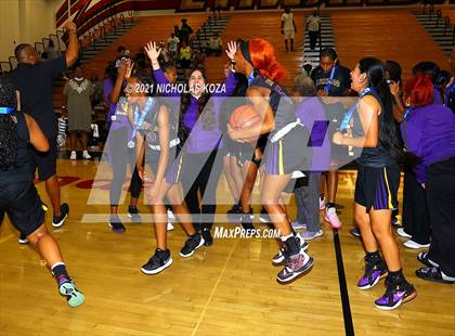 Thumbnail 2 in Lynwood vs. Etiwanda (CIF State 1-AA Regional Final) photogallery.