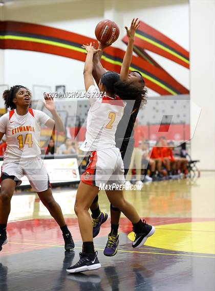 Thumbnail 2 in Lynwood vs. Etiwanda (CIF State 1-AA Regional Final) photogallery.