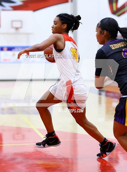 Thumbnail 3 in Lynwood vs. Etiwanda (CIF State 1-AA Regional Final) photogallery.