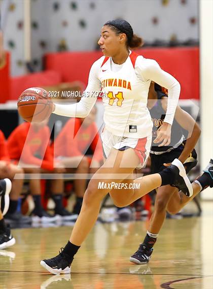 Thumbnail 2 in Lynwood vs. Etiwanda (CIF State 1-AA Regional Final) photogallery.