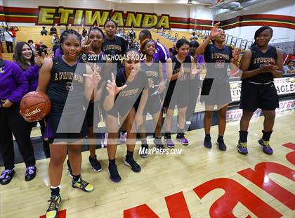 Thumbnail 3 in Lynwood vs. Etiwanda (CIF State 1-AA Regional Final) photogallery.