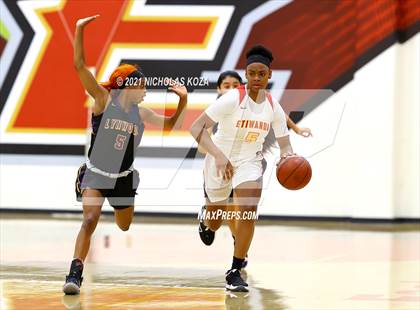 Thumbnail 2 in Lynwood vs. Etiwanda (CIF State 1-AA Regional Final) photogallery.