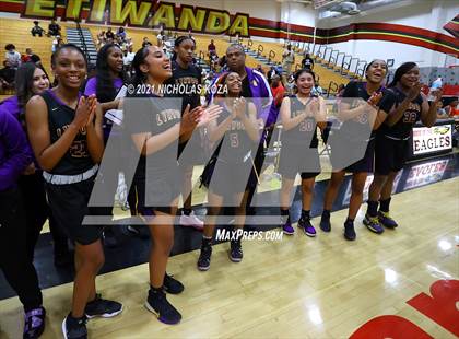Thumbnail 2 in Lynwood vs. Etiwanda (CIF State 1-AA Regional Final) photogallery.