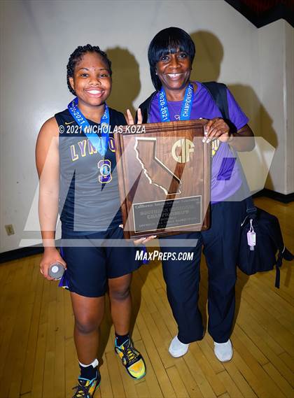 Thumbnail 1 in Lynwood vs. Etiwanda (CIF State 1-AA Regional Final) photogallery.