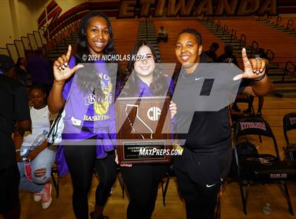 Thumbnail 2 in Lynwood vs. Etiwanda (CIF State 1-AA Regional Final) photogallery.